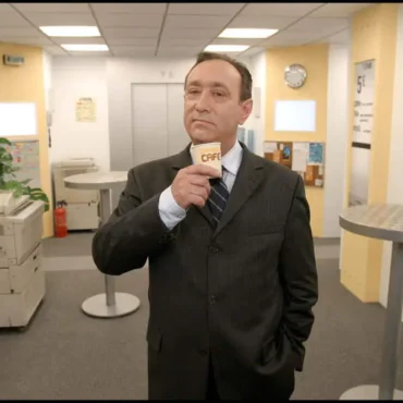GÉRARD CHAILLOU NOUS A QUITTÉS : ADIEU À JEAN-GUY, LE DRH DE CAMÉRA CAFÉ