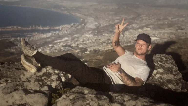 UN DOCUMENTAIRE INÉDIT SUR AVICII ARRIVE SUR NETFLIX : "AVICII – I’M TIM"